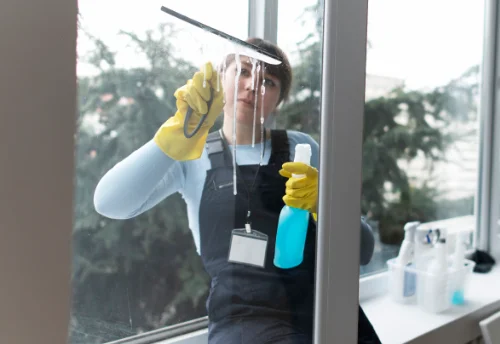 Nettoyage de vitres intérieures et extérieures à Romillé
